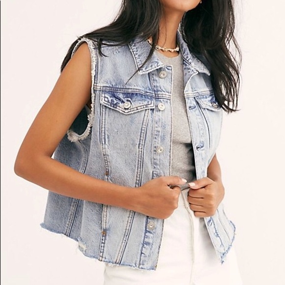 New, free people distressed denim vest❤️ - Picture 4 of 8